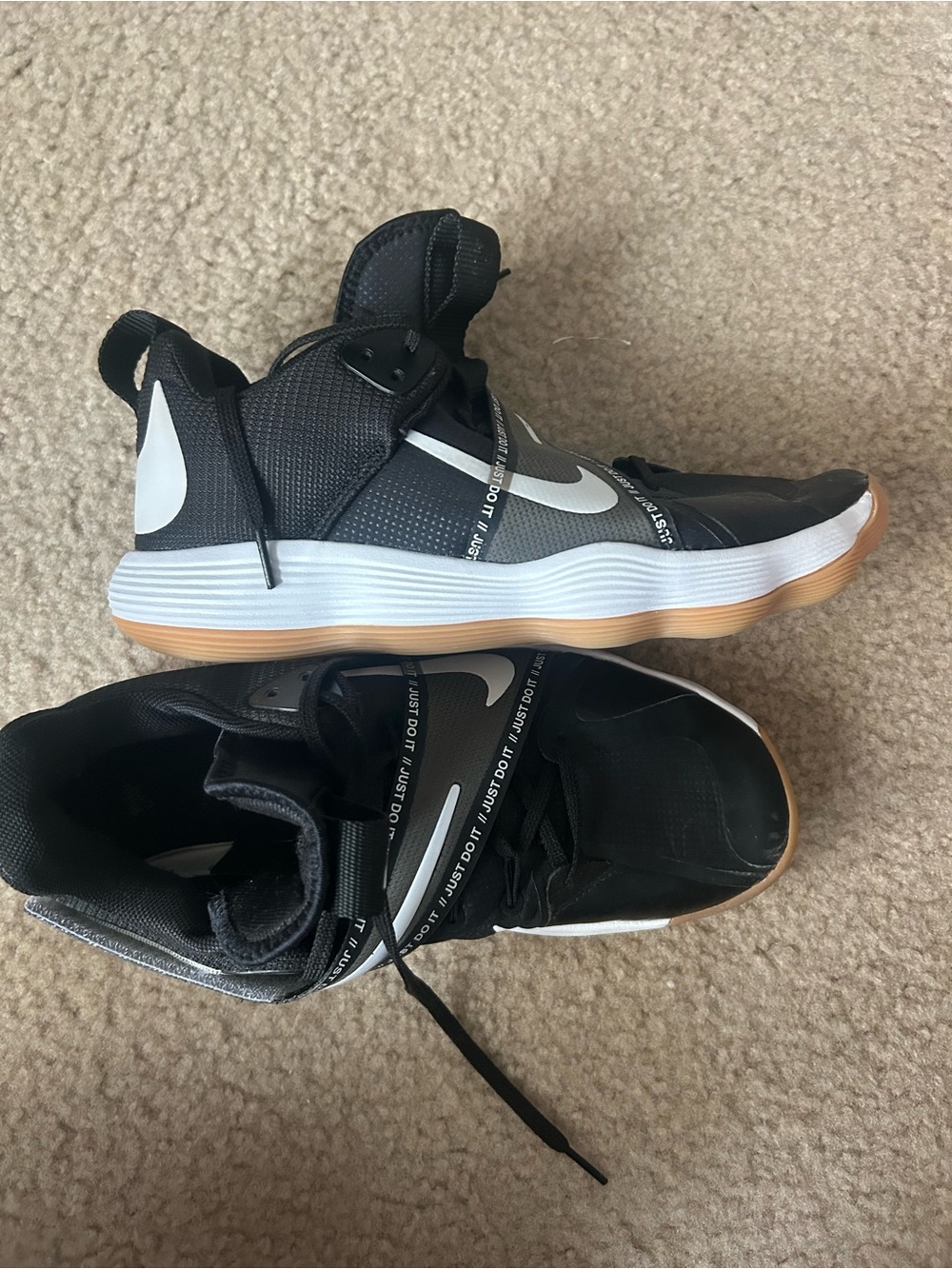 Nike volleyball court shoes